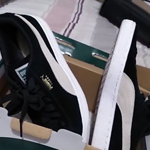 women suede puma shoes 8.5